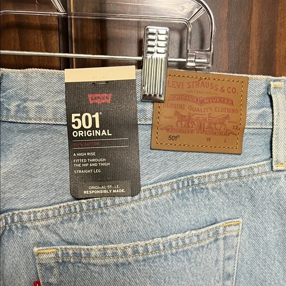 Levi's Women's High Rise Light Blue Jeans - Picture 3 of 8